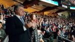 Петро та Марина Порошенки вітали українських воїнів-учасників «Ігор нескорених» аплодисментами стоячи