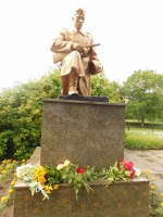 В районі вшанували пам’ять жертв війни та поклали квіти до пам’ятника Невідомому солдату